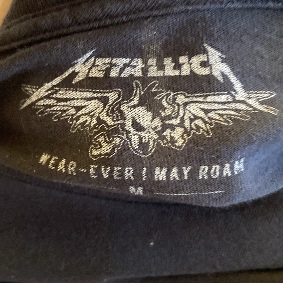 ⭐️ Metallic 2017 World Tour Graphic Band Tee Crew neck T-shirt size medium - Picture 9 of 9